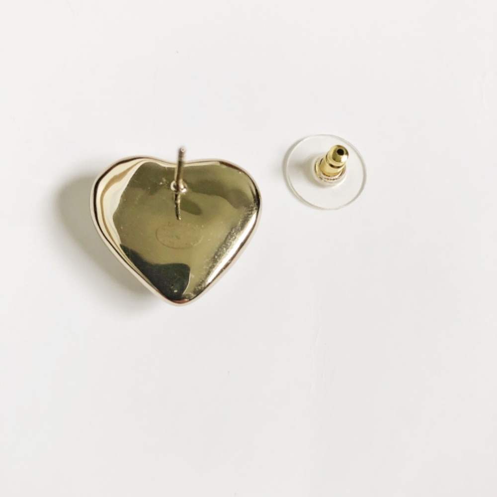 CHANEL 22C AB7530 CC RUNWAY LARGE GOLD PEARLY HEART EARRING - Picture 3 of 8